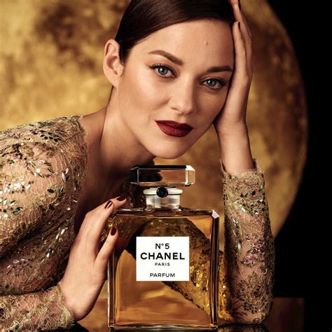 Chanel no 5 french girl